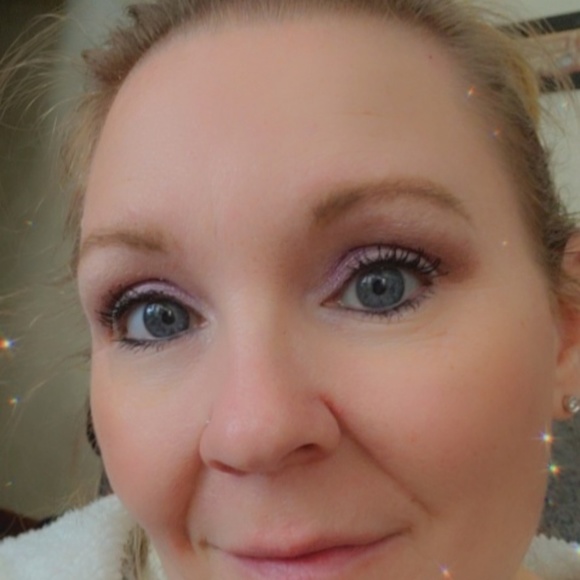 Meet your Posher, Eileen - Picture 1 of 1